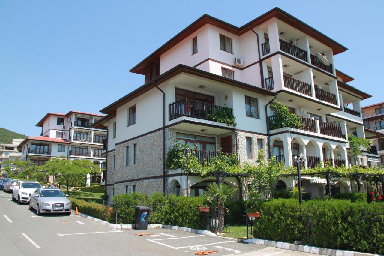 Bademite Apartments Sveti Vlas Bagian luar foto