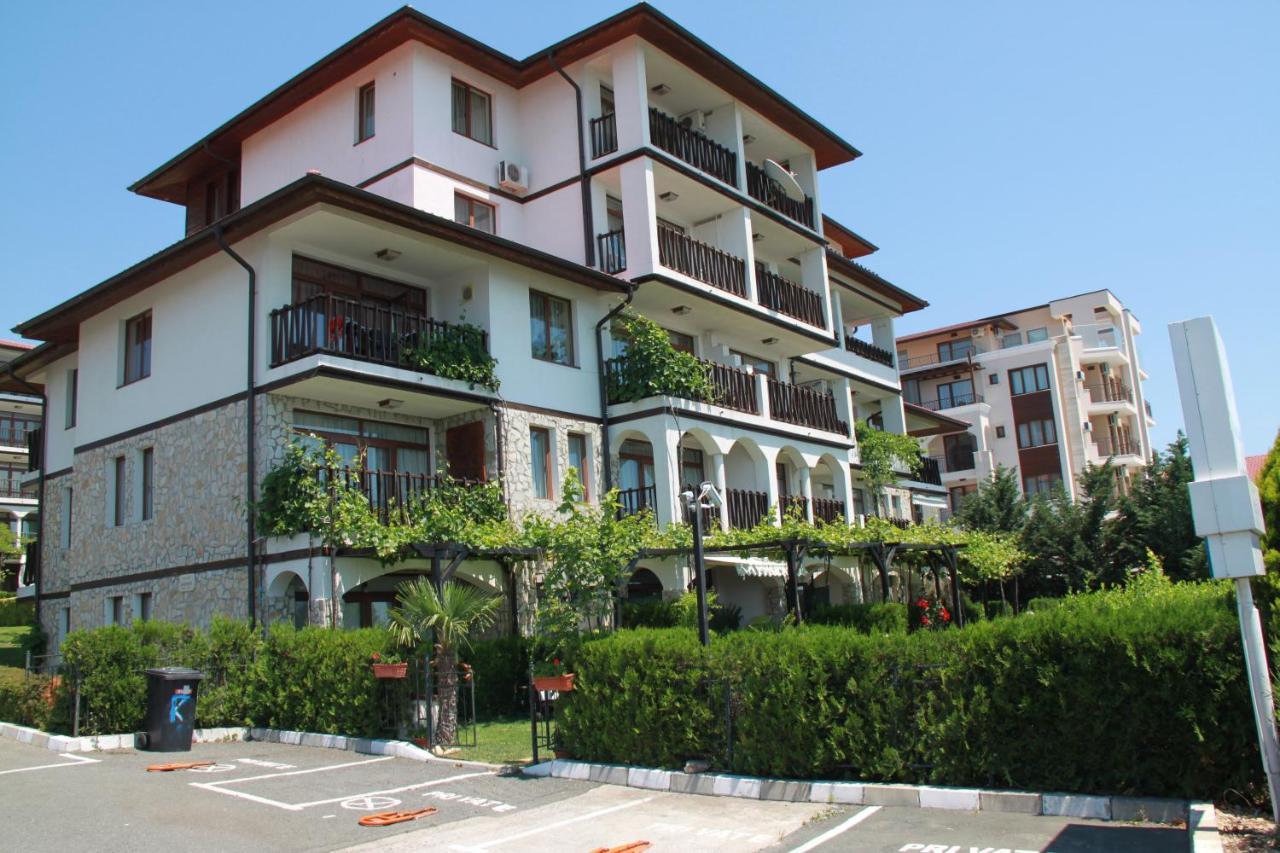 Bademite Apartments Sveti Vlas Bagian luar foto