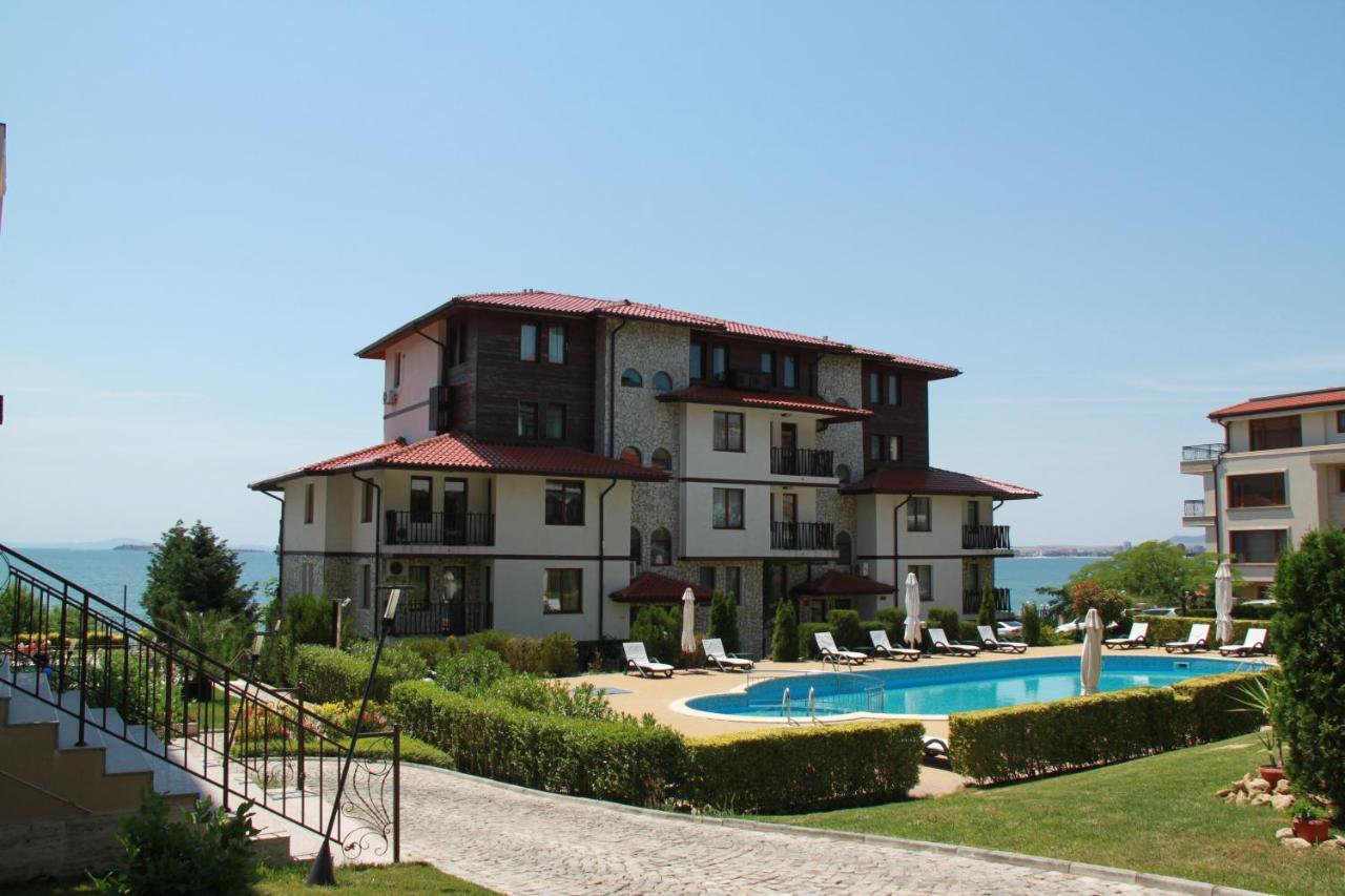 Bademite Apartments Sveti Vlas Bagian luar foto