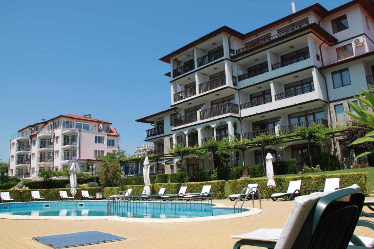 Bademite Apartments Sveti Vlas Bagian luar foto
