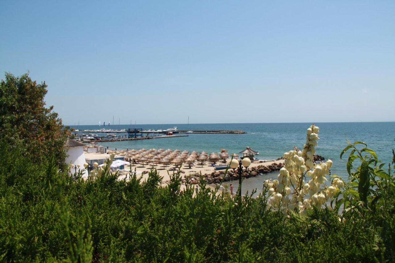 Bademite Apartments Sveti Vlas Bagian luar foto