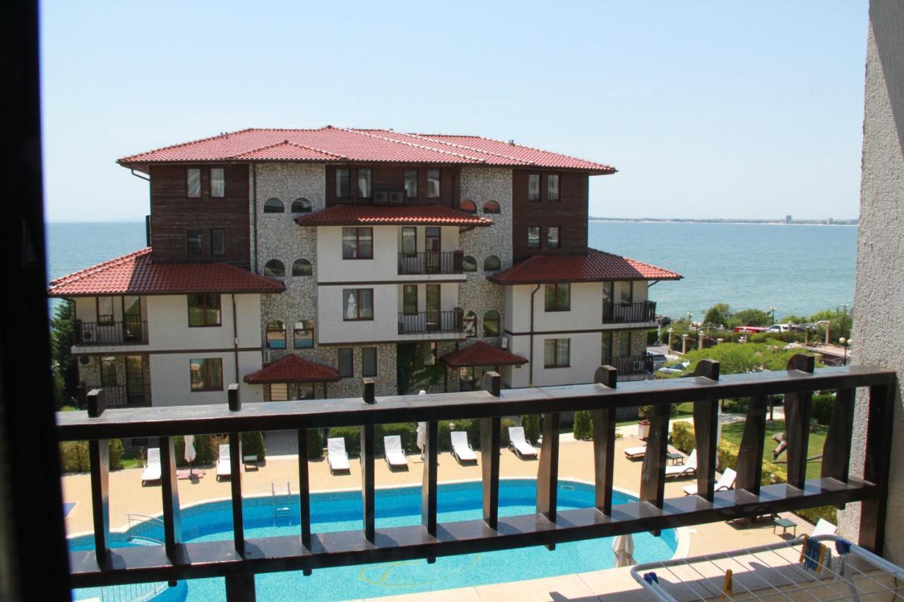 Bademite Apartments Sveti Vlas Bagian luar foto