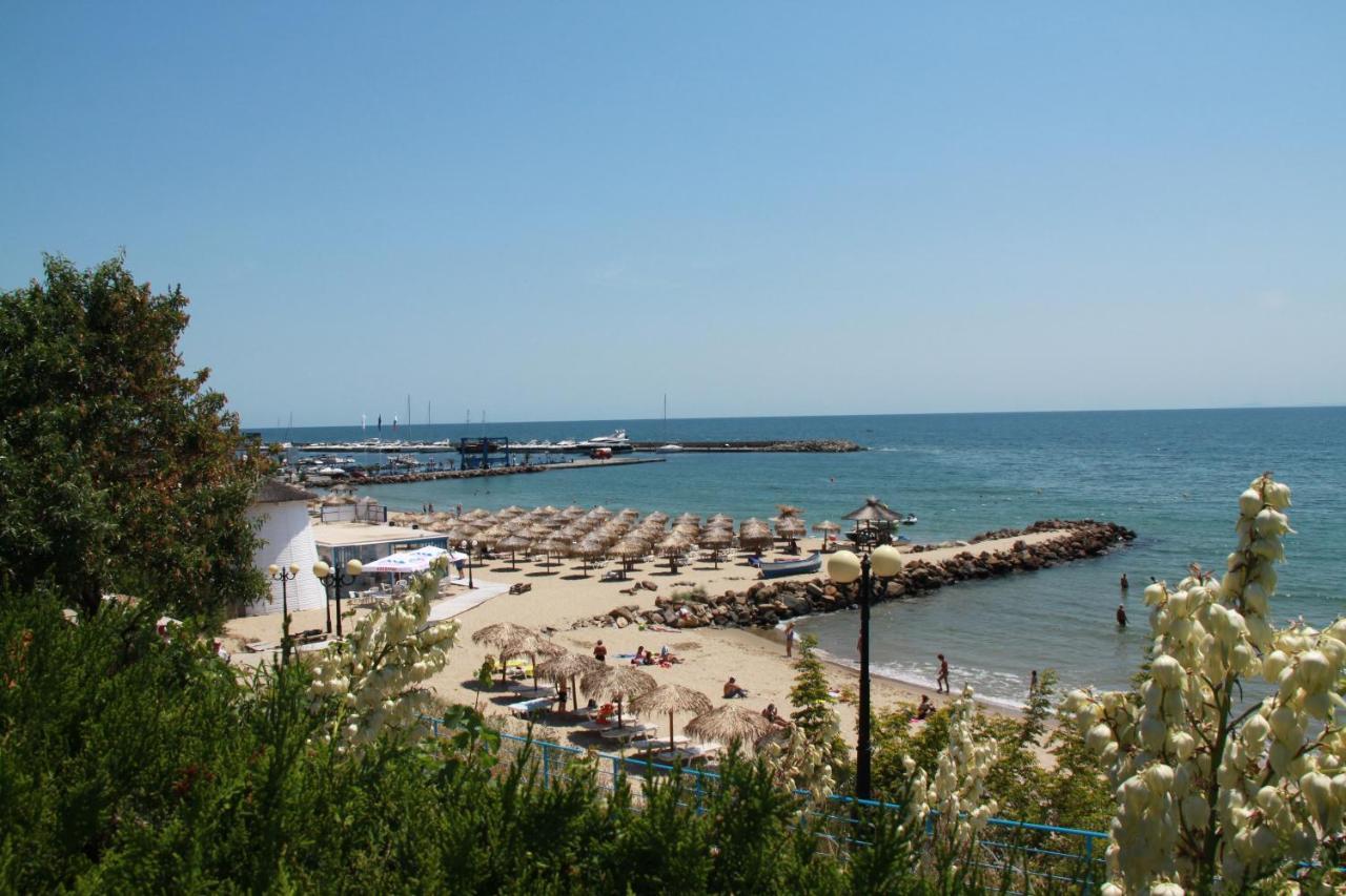 Bademite Apartments Sveti Vlas Bagian luar foto