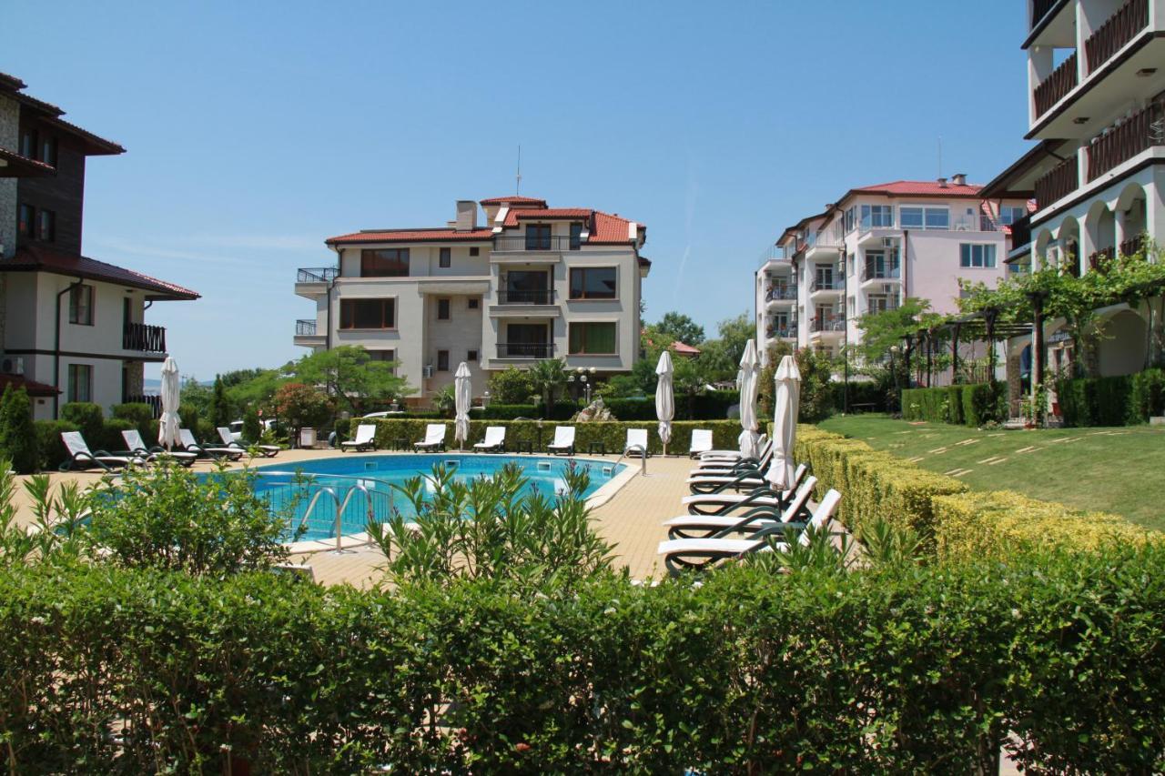 Bademite Apartments Sveti Vlas Bagian luar foto