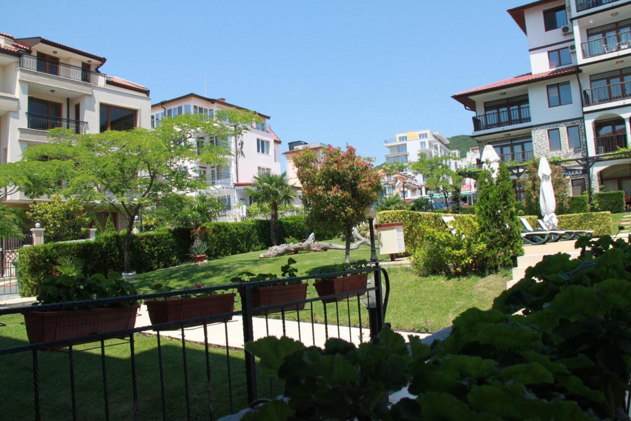 Bademite Apartments Sveti Vlas Bagian luar foto