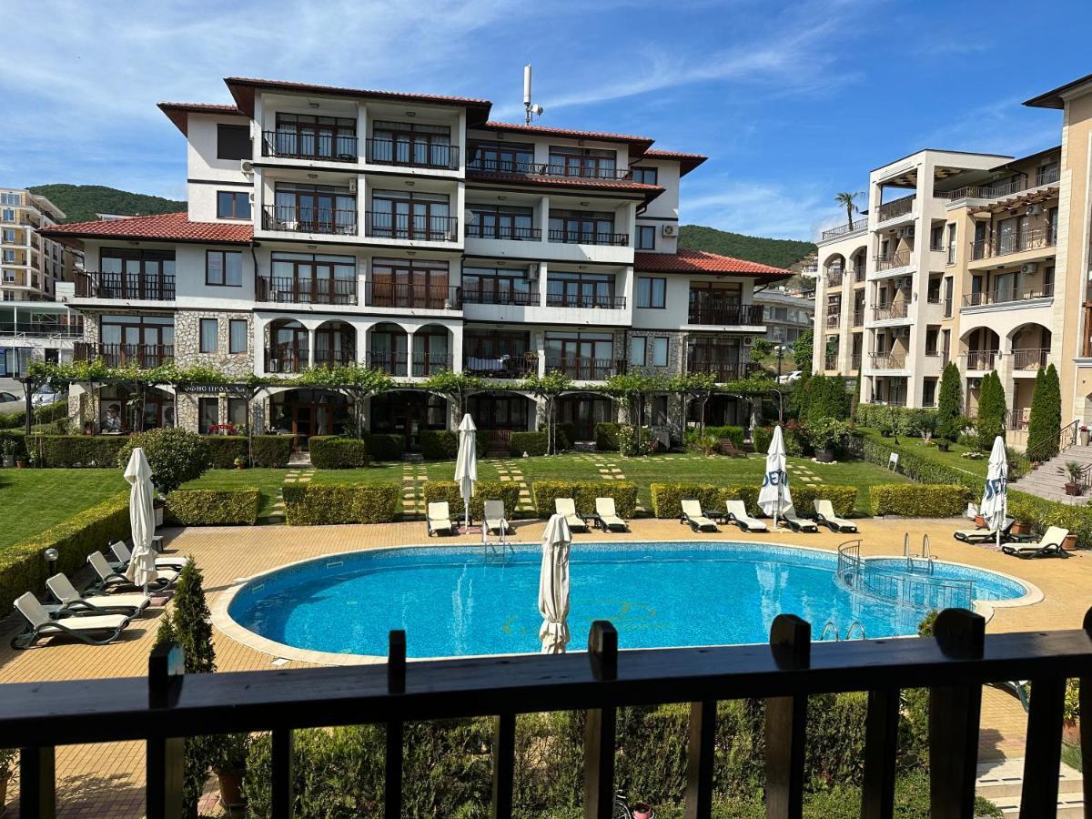 Bademite Apartments Sveti Vlas Bagian luar foto